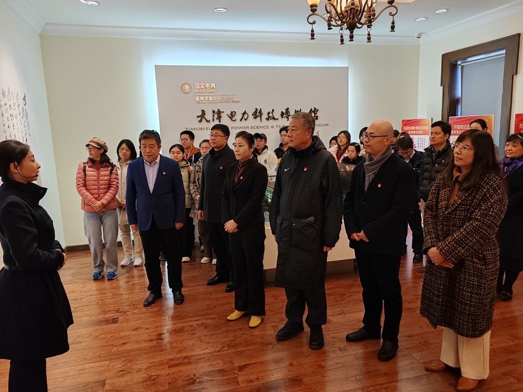 说明: C:\Users\Lenovo\Desktop\qm球盟会师生开展党支部联合主题党日活动\20231117党日活动2.jpg